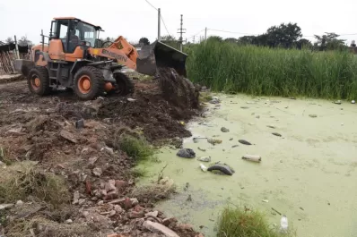 La Municipalidad tapa una laguna fétida pero pide que la SAT arregle las cloacas