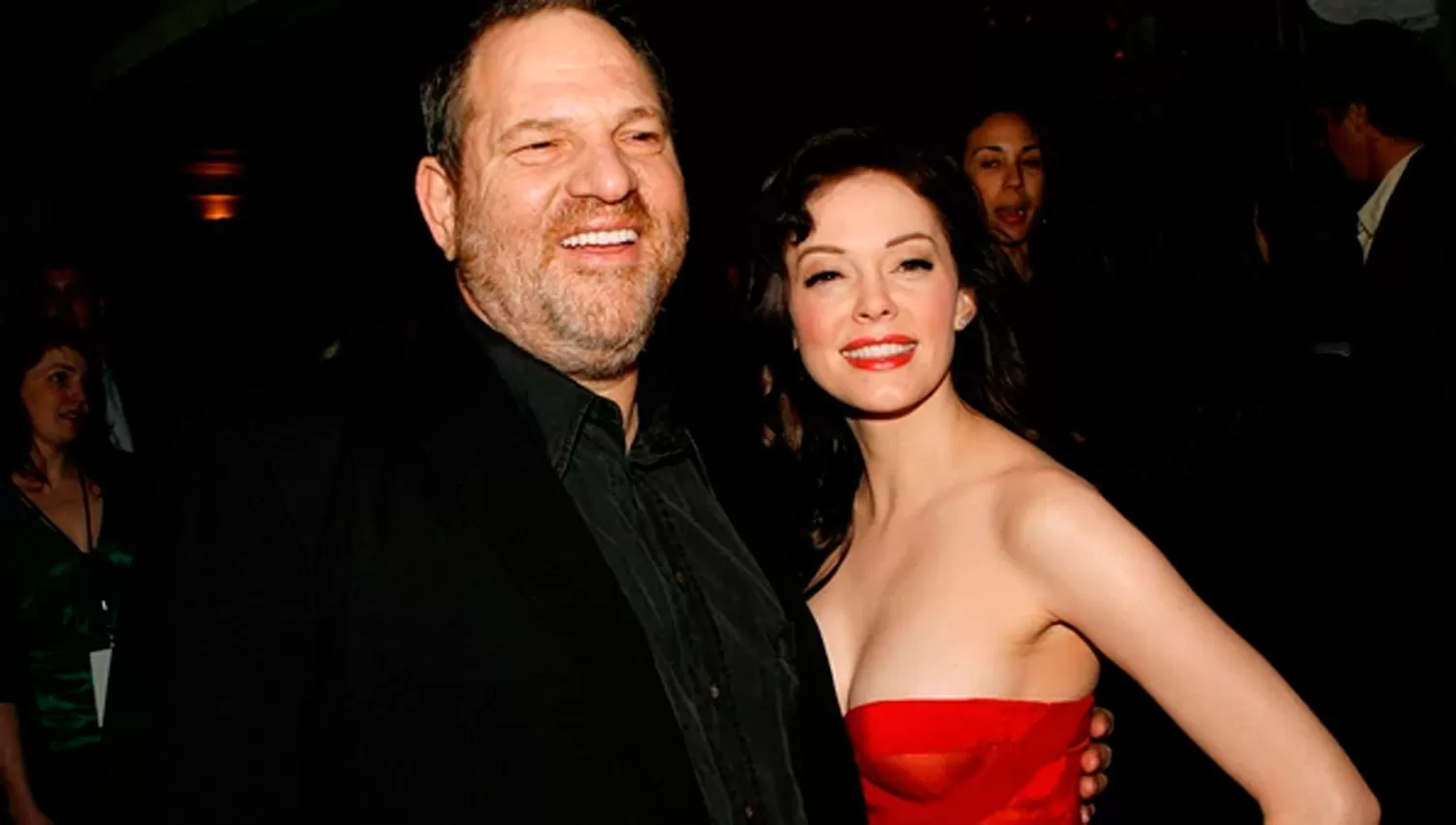 ROSE MCGOWAN Y HARVEY WEINSTEIN. FOTO TOMADA DE INFOBAE.COM