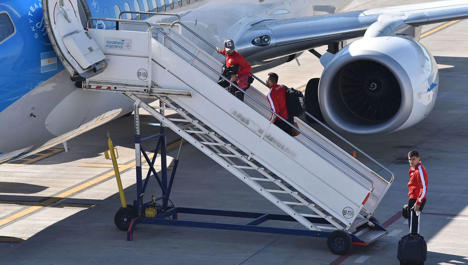 El avión que trasladó a los jugadores de San Martín. LA GACETA/FOTO DE INÉS QUINTEROS ORIO