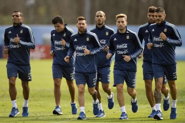 No hay un filtro entre lo que sucede puertas adentro de la Selección y lo que se dice afuera