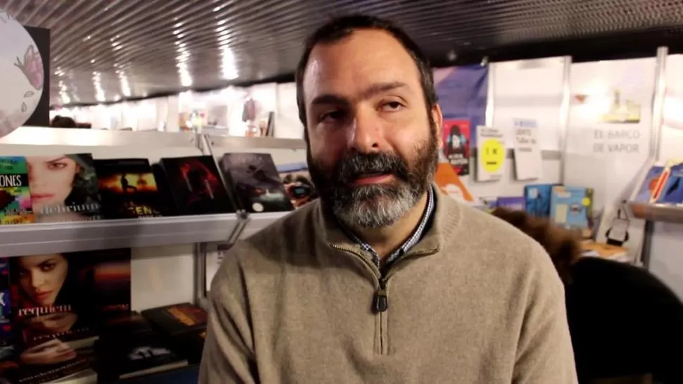 CRITICO. “No vale la pena seguir las recetas para escribir”, dice Vargas. 