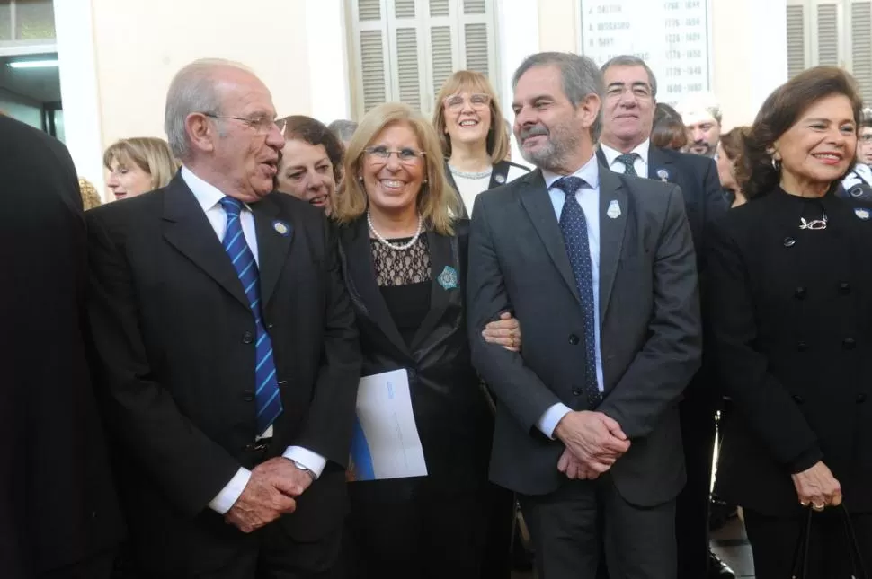 SALIENTE Y ENTRANTES. Bardón, junto a García (a su derecha) y Pagani, futuros rector y vicerrector de la UNT. la gaceta / foto de antonio ferroni 