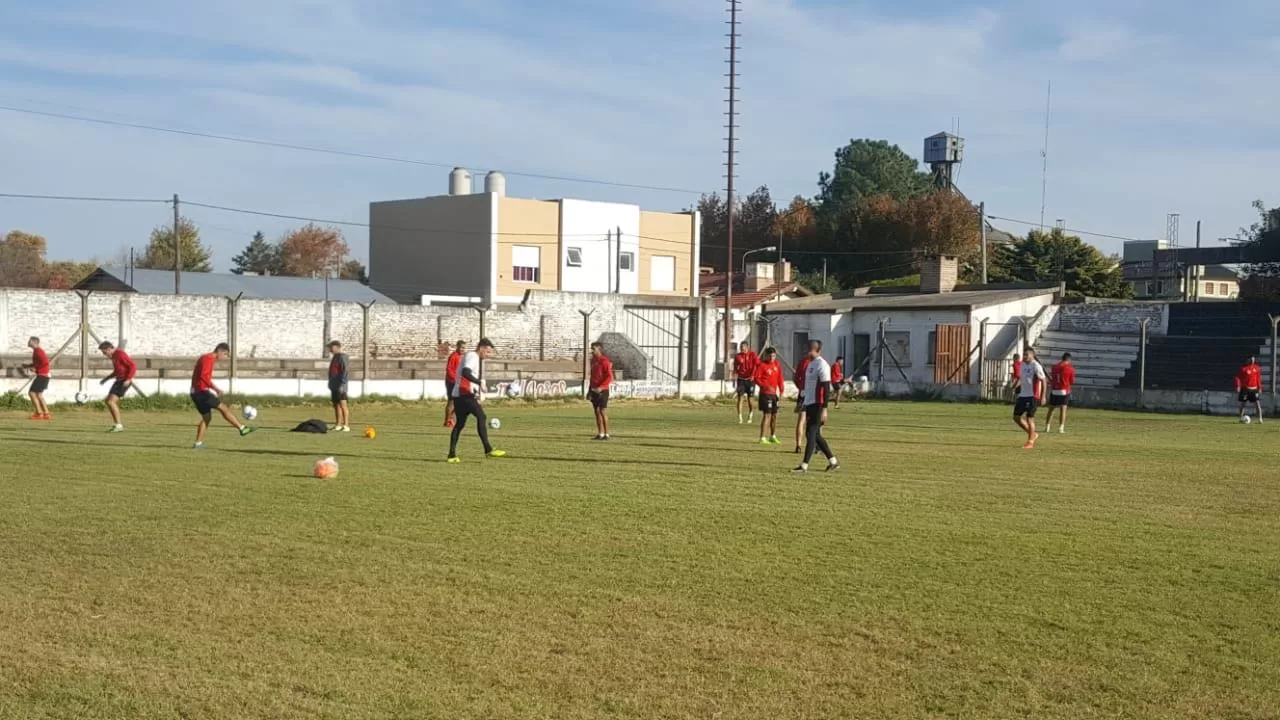 El plantel del Santo realizó la última práctica previa al encuentro. LA GACETA/FOTO DE BRUNO FARANO