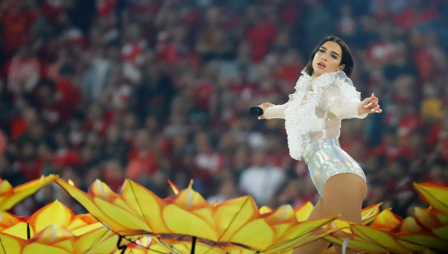 Increíble: así fue la actuación de Dua Lipa en la final de la Champions