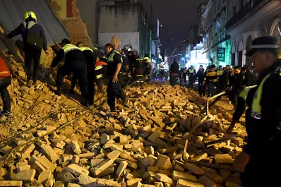 No me puedo sacar los gritos de la cabeza; cierro los ojos y escucho la explosión