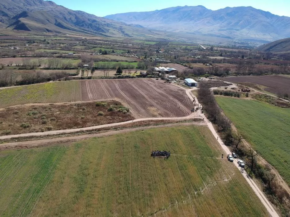 GIRA EDAFOLÓGICA. Asistentes al Congreso visitaron campos de Tafí del Valle y observaron las características de los suelos productivos de la zona. CONGRESO ARGENTINO DE SUELOS 2018  