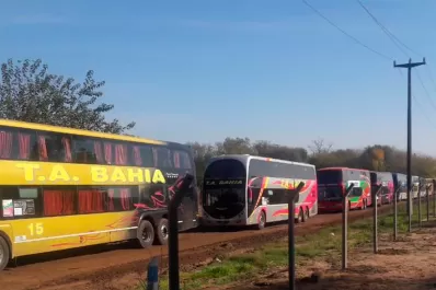 Casi 40 colectivos con hinchas del Santo armaron la caravana para llegar al estadio