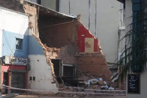 Derrumbe del ex Parravicini: el fiscal aguarda los informes técnicos