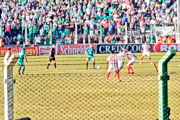 ¿Fue penal? Mirá la falta que le cobraron a San Martín que Sarmiento cambió por gol