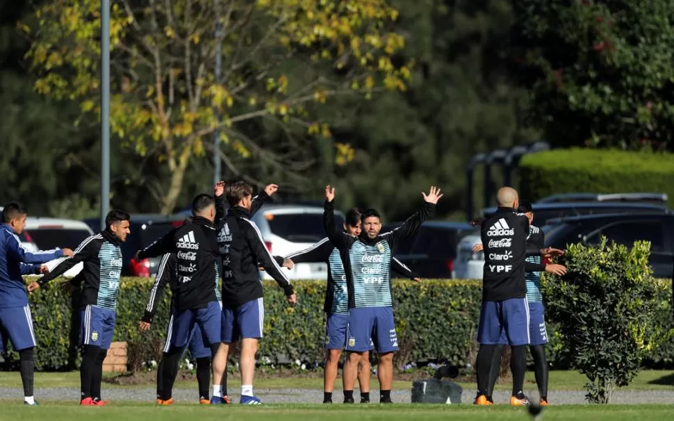 LISTO. Agüero, que se recuperó de la lesión de rodilla, peleará por la titularidad. Reuters