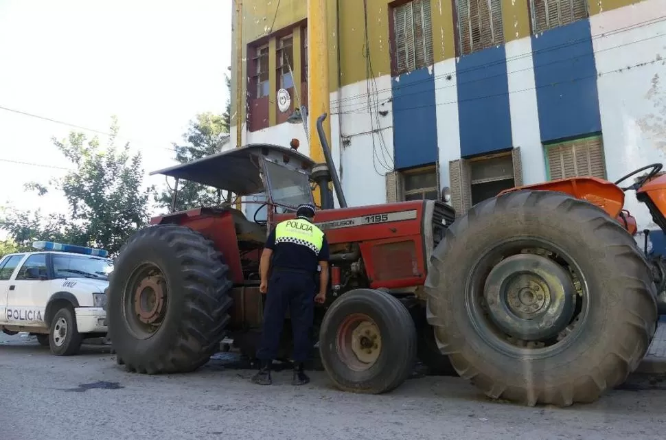 AGUILARES. Tras el secuestro, el vehículo quedó estacionado en la comisaría. la gaceta / foto de osvaldo ripoll