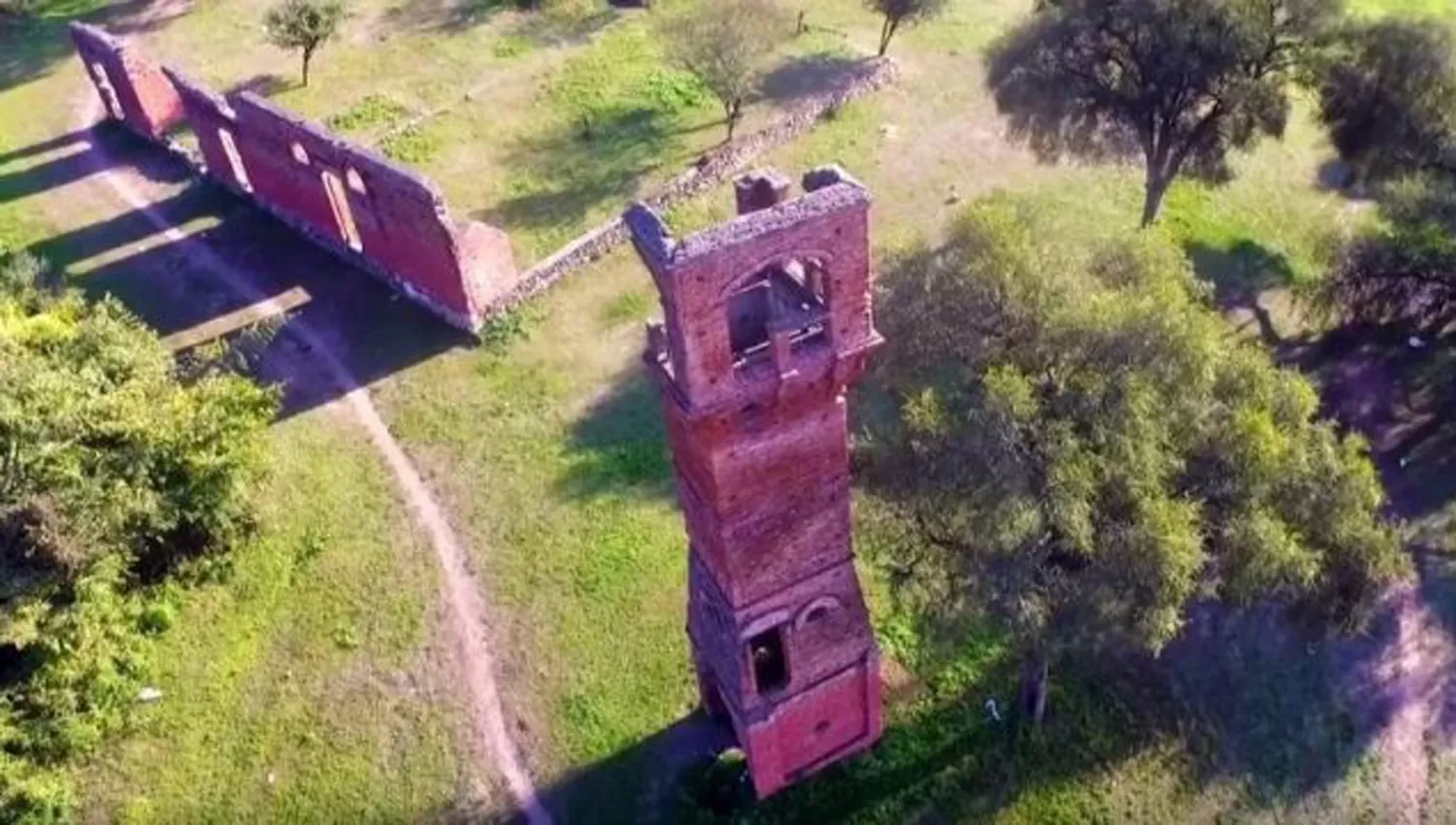 CASTILLO DE DENIS. FOTO TOMADA DE INFOAGUILARES.COM.AR