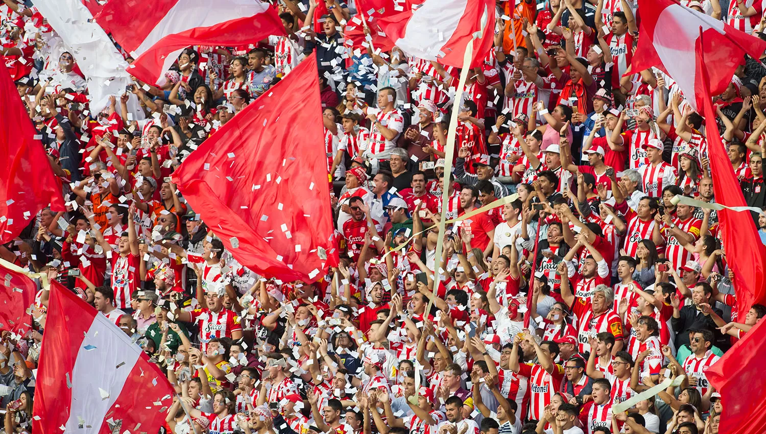 Los hinchas del Santo preparan la fiesta. ARCHIVO