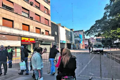 El ex cine Parravicini atrae a curiosos y complica a los comercios