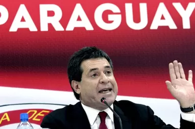 El presidente paraguayo Horacio Cartes presentó la renuncia para asumir como senador