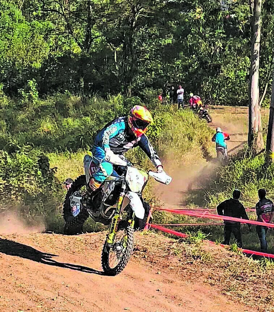 PRECISO. Giampietri pasa por una curva elevada del circuito. foto CLO AUTINO
