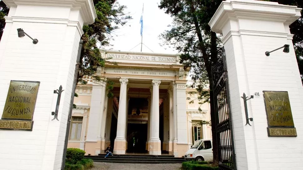 José García asume esta noche como rector de la Universidad