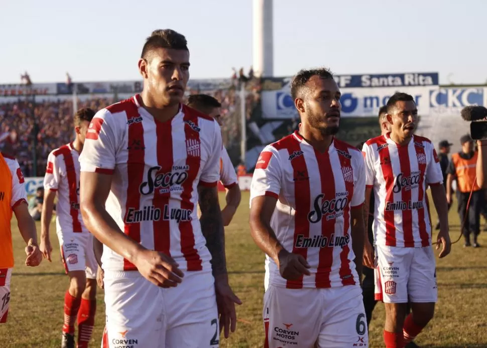 COMPLICADOS. Tanto Lucas Acevedo como Ismael Benegas tuvieron problemas a la hora de marcar a Miracco y Passerini. foto de maría silvia granara (especial para la gaceta)