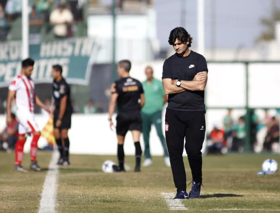 MOLESTO. Forestello cuestionó la actuación del árbitro: “cobró un penal (dudoso) y nos amonestó al ‘2’, al ‘6’ y al ‘4’. Delfino es internacional; no se puede equivocar”. foto de maría silvia granara (especial para la gaceta)