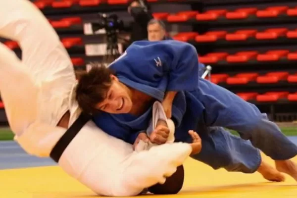 Un gancho dorado en el judo