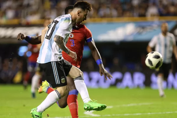 Con un triplete de Messi, Argentina le regaló una goleada a su público