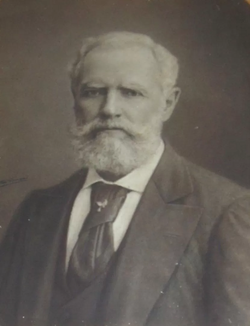 TIMOTEO GORDILLO. En tiempos de las diligencias, notó que los caminos daban demasiadas vueltas.  