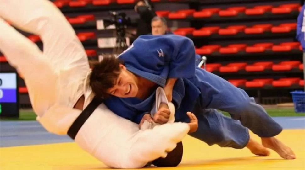 “A LA LONA”. El argentino Luis Vega derrotó en la final al venezolano Ricardo Peña, en la categoría de hasta 81kilos. diariouno.com.ar