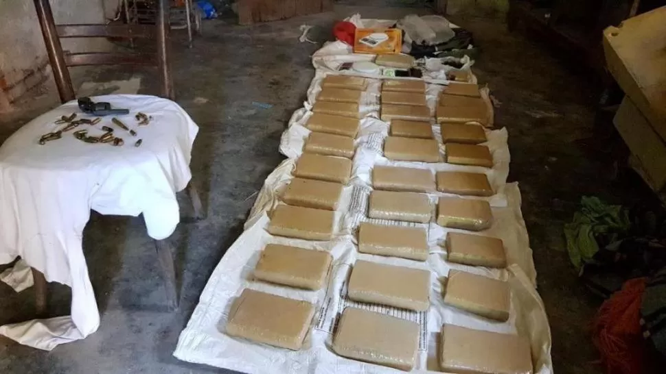 EN SANTA ANA. La Policía encontró 25 kilos de marihuana en una casa. 