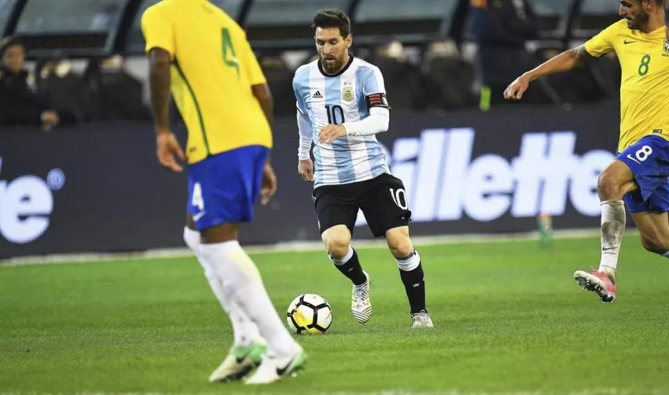 ¿SE LE DARÁ? Messi va por su Copa del Mundo, pero para eso necesitará ayuda del equipo. 