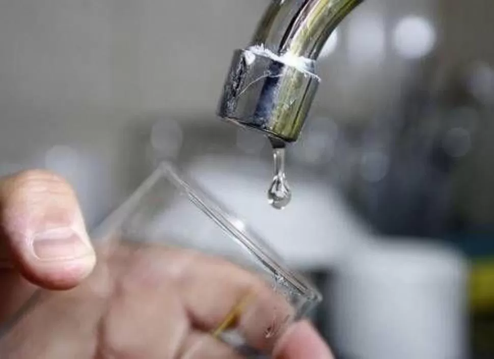 CAÑOS SECOS. Vecinos del barrio El Bosque aseguraron que no tienen agua potable durante gran parte del día.  