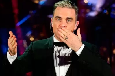 Robbie Williams ayudó a un fan a pedirle casamiento a su pareja