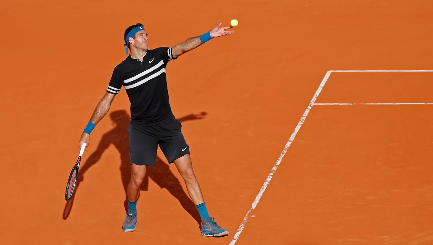 SIGUE EN CARRERA. Juan Martín del Potro avanza en Roland Garros. (REUTERS)