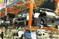 La industria creció un 3,4% en abril y completó un año de alzas, según el Indec