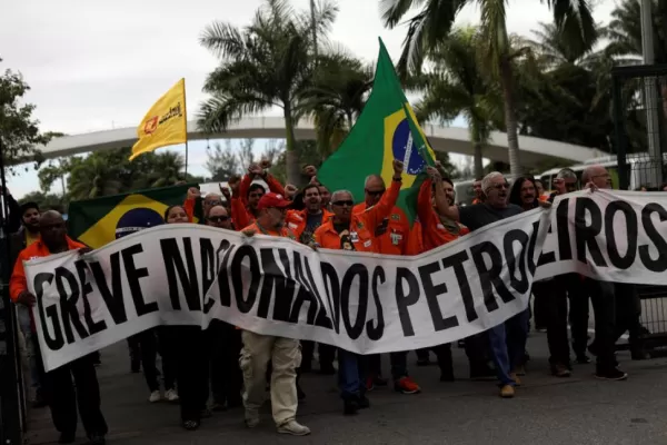 Los petroleros se suman a la ola de huelgas en Brasil