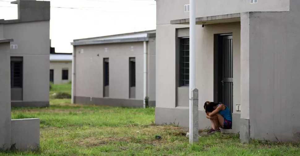 ANGUSTIA. El letargo en el pago de los certificados de obra a las empresas retrasa el sueño de muchos: la casa propia. la gaceta / foto de diego aráoz (archivo)