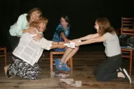 Conflictos atravesados por un humor con toques absurdos