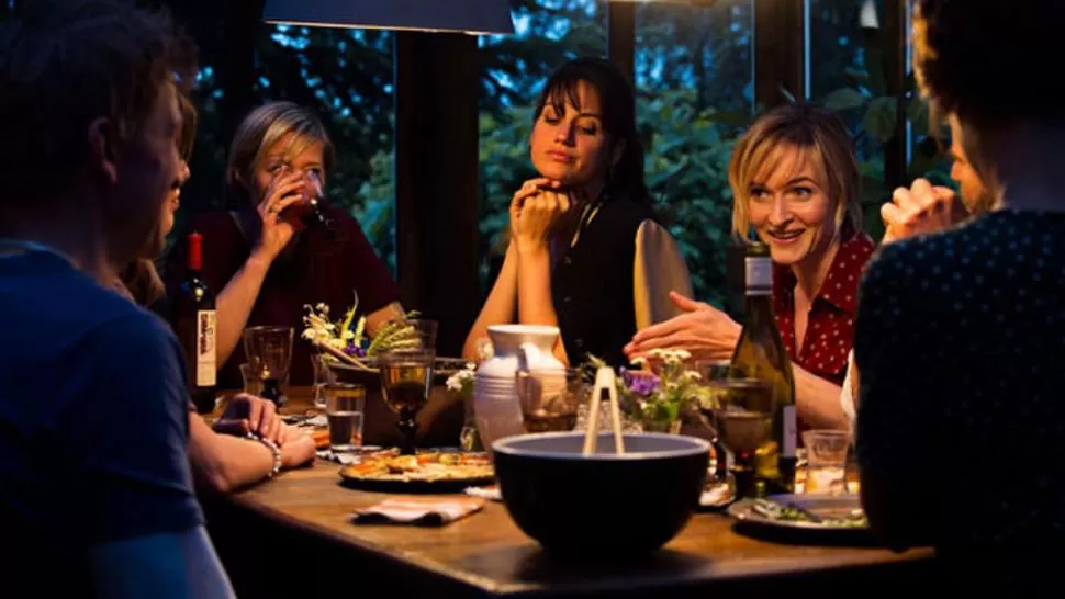 EN BUSCA DEL AMOR. “Long story short” se desarrolla en ocho escenas. 