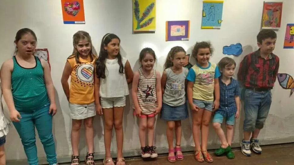 CADA UNO CON SU OBRA. Muestra de fin de año del taller de arte dictado por la artista “Toti” Carrasco. 