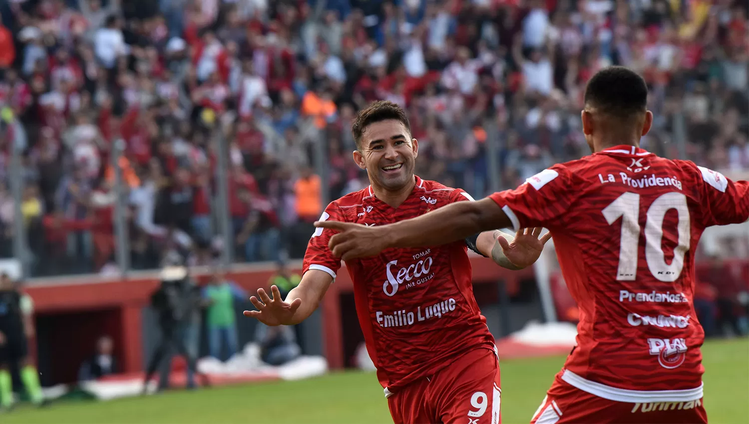 APUESTA DE GOL. Las esperanzas de los hinchas estarán depositadas en el delantero Claudio Bieler. Las ARCHIVO LA GACETA / FOTO DE DIEGO ARÁOZ