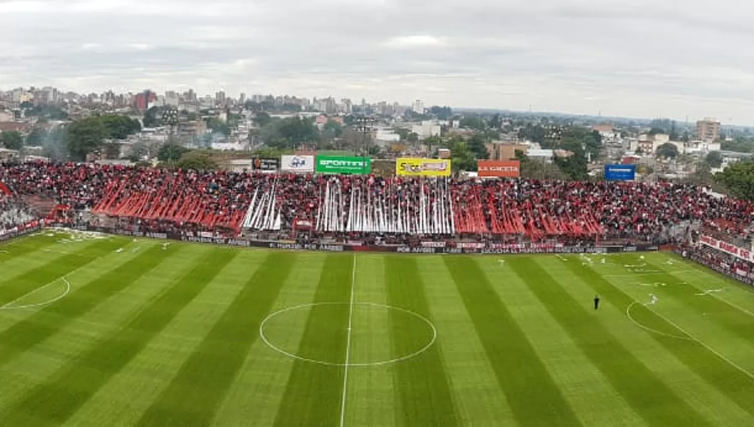 LA PREVIA. A más de dos horas del inicio, las tribunas de La Ciudadela comienzan a poblarse. LA GACETA / FOTO DE MATÍAS QUINTANA VÍA MÓVIL