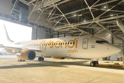 Flybondi quiere vender pasajes de avión a $ 200