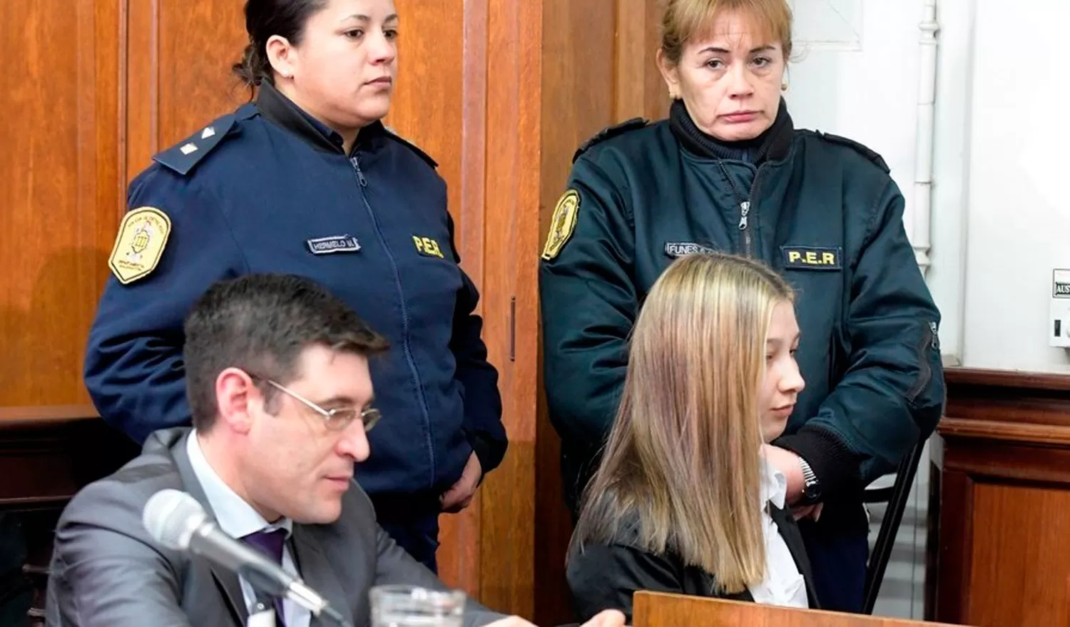 JUICIO A NAHIR. La adolescente se quebró durante el juicio tras escuchar un relato. FOTO TOMADA DE CLARIN.COM