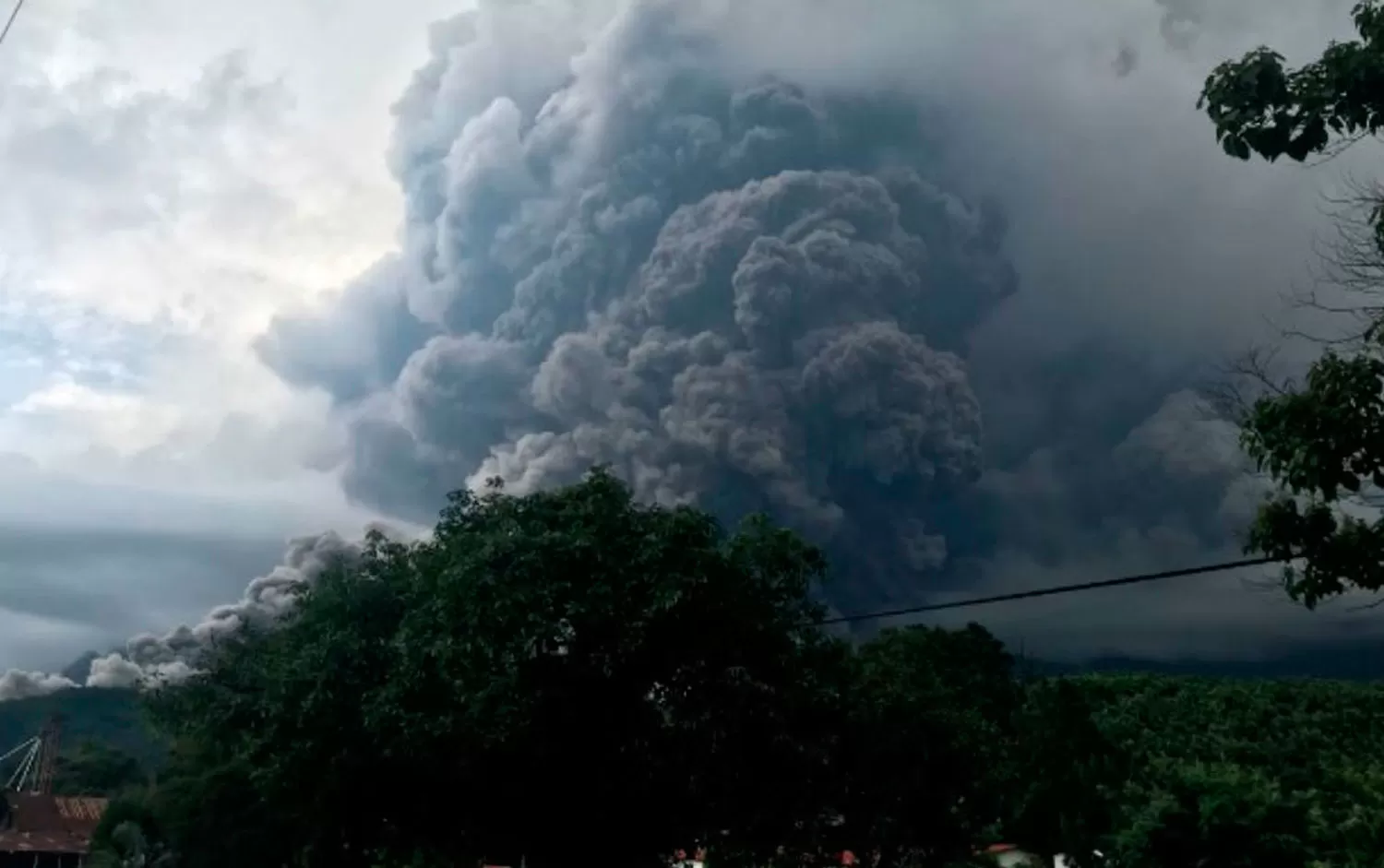 ERUPCIÓN. Todavía no se determinó la cantidad de desaparecidos que hay. FOTO TOMADA DE 