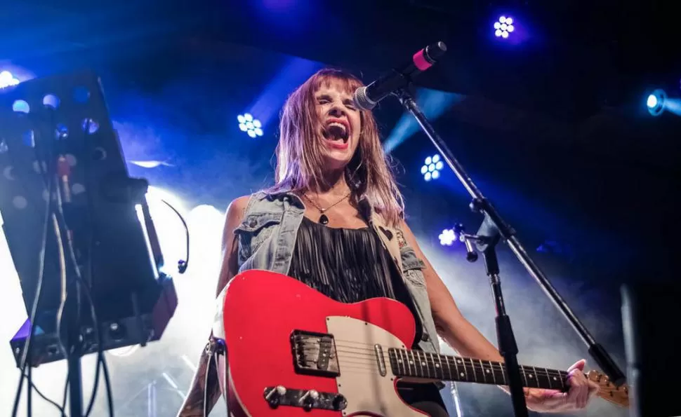 PURA POTENCIA. Fabiana Cantilo lanzó su primer disco solista hace 33 años; de allí el nombre de su trabajo. 