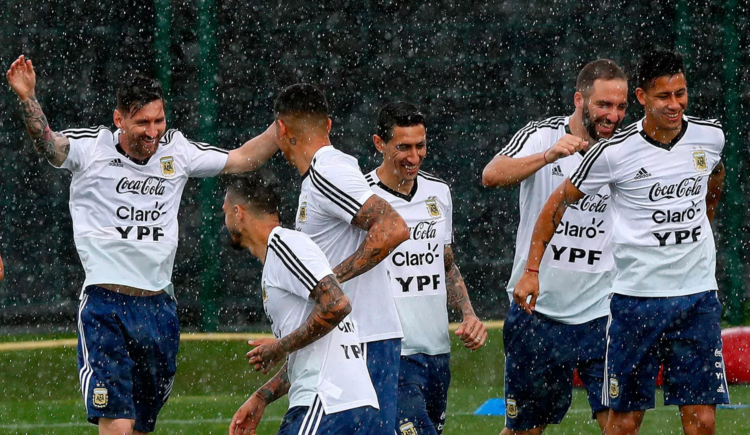 LA SELECCIÓN ENTRENÓ BAJO LA LLUVIA. Pavón hizo trabajos diferenciados para incorporarse al equipo. FOTO TOMADA DE DIARIOHOY.COM