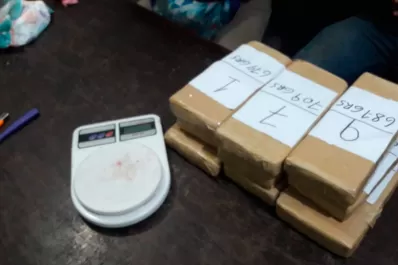 Huían de la Policía y arrojaron un bolso al canal: contenía 7 kilos de marihuana