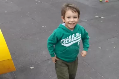 Trasladaron en un vuelo sanitario privado al nene tucumano que lleva 10 meses con fiebre