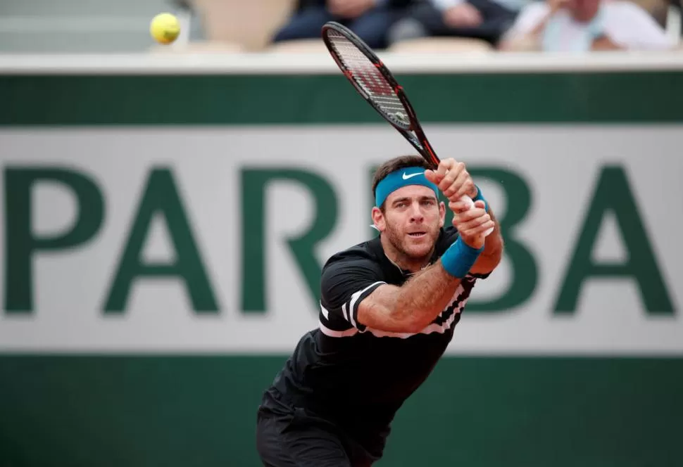 LUCHA PAREJA. Hasta que llegó la lluvia, “Delpo” había tenido una dura resistencia en Cilic. fotos reuters 