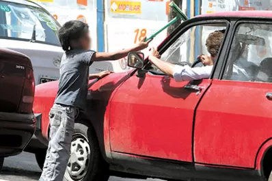 Dos tucumanos reclutaban niños y los mandaban a pedir limosnas