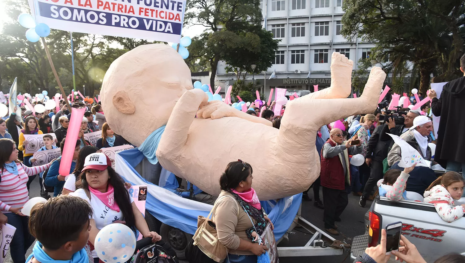 La marcha se realizó 72 horas al debate que se realizará en el Congreso. LA GACETA/FOTO DE DIEGO ARÁOZ